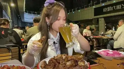 西安发现一家王者烤猪蹄,满满都是胶原蛋白,隔着屏幕都被馋到了
