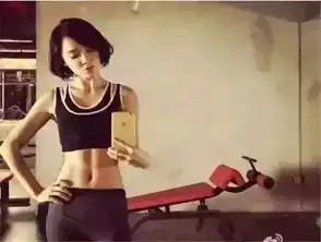 女明星的健身方式是要上天啊你还好意思吃夜宵
