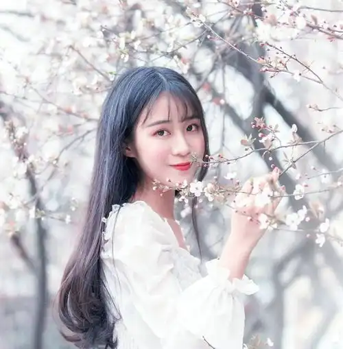 搞笑gif趣图丑女妹妹五回头,尼姑也要剃光头
