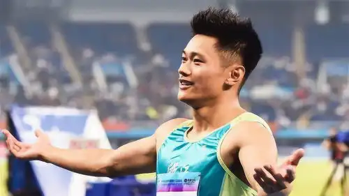 一战创三项历史谢震业棒极了,再次处于最难跑道,荣获佳绩
