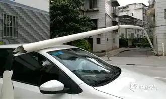 桂林大风刮倒小区排水管广西高清图片
