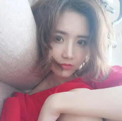 表情陈一发实力模仿韦神的囧表情,样子实在太可爱了表情
