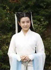 陈妍希佟丽娅贾玲这三版有点恶搞的小龙女,你最喜欢哪个
