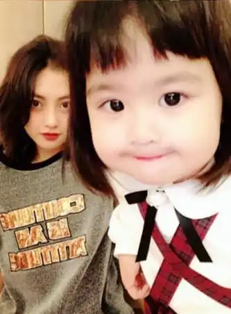 陈冠希这个潮男总发女儿搞怪的照片,比包贝尔小s更疯狂的是他了
