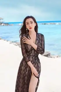 性感春三十娘穿越了杜若溪海边写真身材惹眼

