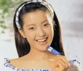 韩国第一美女,她因女儿丑被疑整容,看了她小时候照片,我真不信
