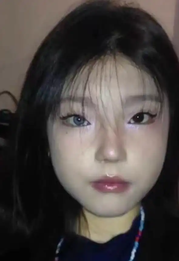 天生异瞳超酷的好么
