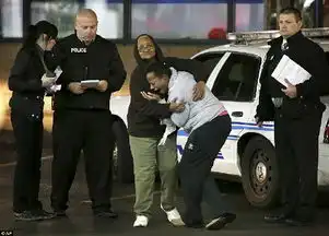 美国又现警察射杀黑人事件非裔青年枪指警员
