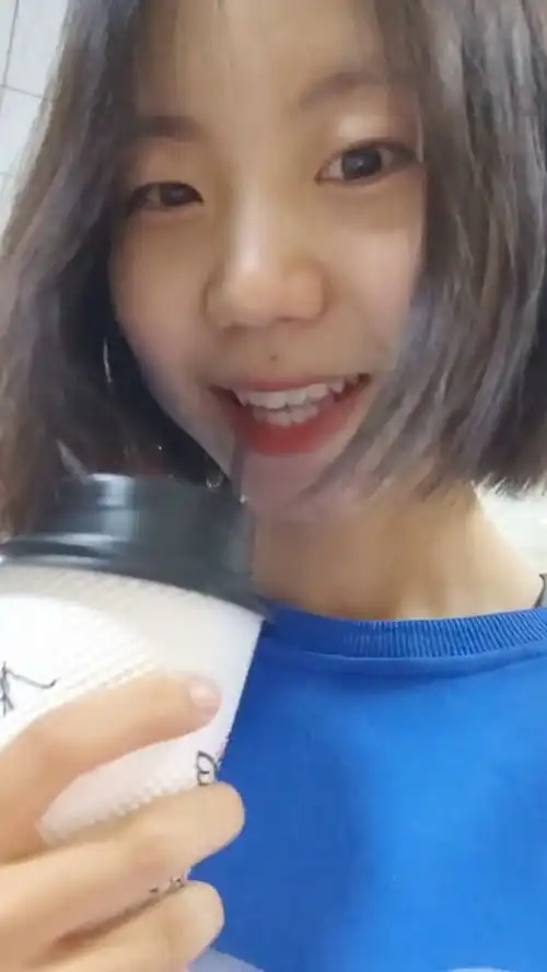 美女清纯妹子卖萌图片轮播特效拍摄
