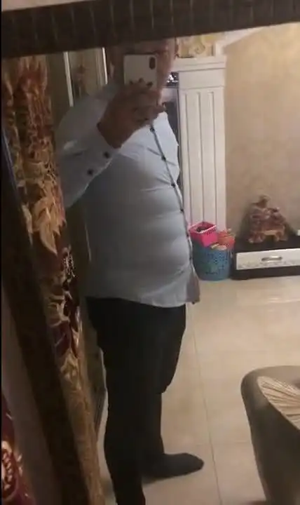 兄弟展示的八块腹肌,我愣是笑了一个小时
