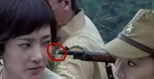 辣眼睛的穿帮镜头,林黛玉穿aj我忍了,邓超娜扎吻戏过分了
