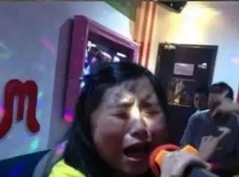 大哥,你就不能挑个宽点的地方让妹子学车吗
