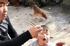 搞笑gif趣图大师,你这样写字的话,头发很快就没了
