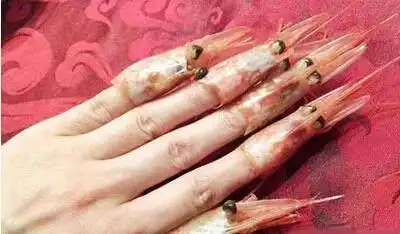 爆笑英雄联盟帮女儿定位赛,战绩可查,队友的回复笑喷了
