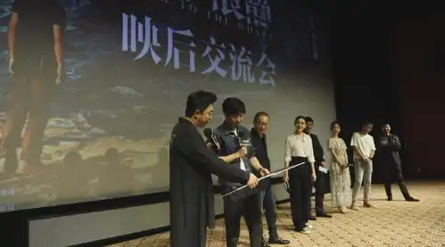 组图场面爆笑黄渤章宇两代黄毛同框亮相上影节
