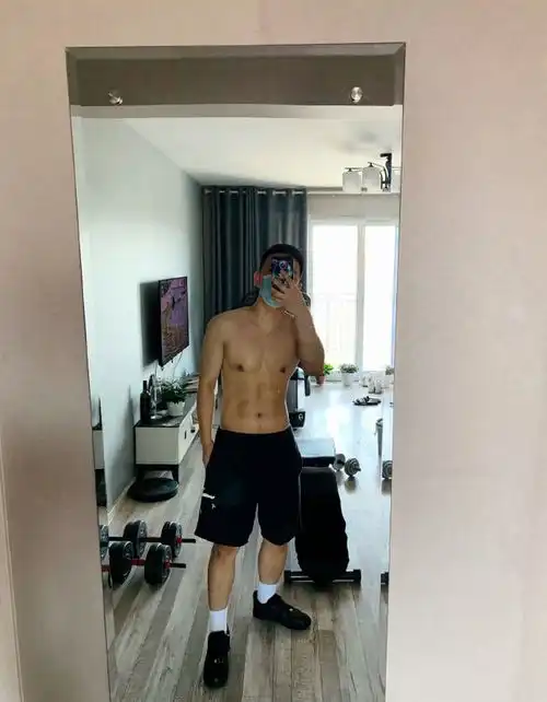 浙江大学走出来的肌肉小哥哥,八块腹肌宛如搓衣板,真是帅气逼人
