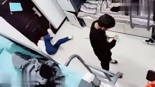 爆笑男生寝室逗比时刻,看完憋住别笑,哈哈
