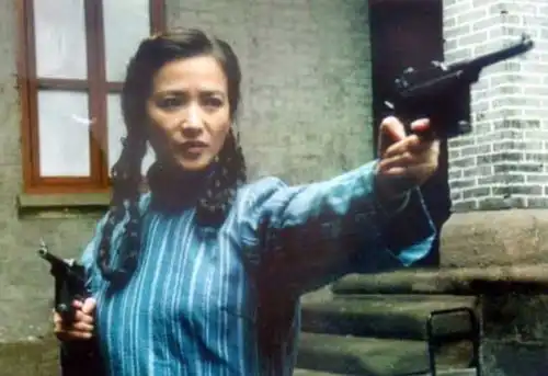 10年,双枪女侠遗骨寻找无果,一农民透露她的坟茔至今还在
