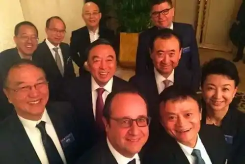 93岁李嘉诚放弃加拿大籍,正式改为中国籍,网友都是为了利益
