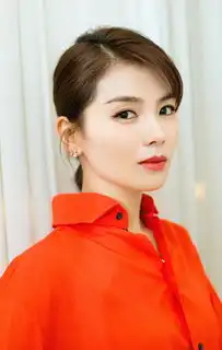 用裙装表达减龄刘涛红衣配红唇,41岁气质迷人,不愧为国民媳妇
