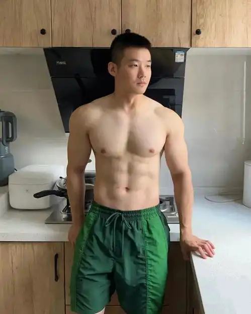 短发腹肌小叔叔,太爷们了
