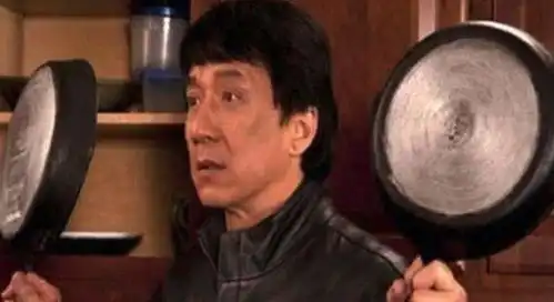 吴京玩小刀,甄子丹玩甩棍,周星驰的菜刀,论搞笑就服成龙
