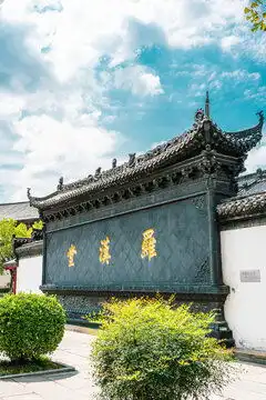 黔灵山公园弘福寺里的猴子
