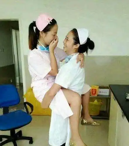 搞笑图片笑话瑜伽真是个好东西,小哥的动作怕没人能做的出来

