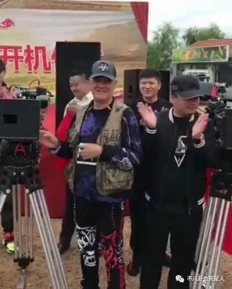 靠关系拍了乡村爱情,因表情包成第一童星,现不拍戏长这样了
