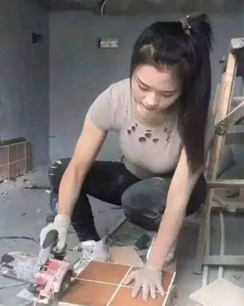 搞笑趣图段子婆婆一脸淡定地问咋没放盐呢,怪不得他会打你啊
