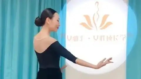 12天的课程结束啦继续形体舞跳起来优雅仪态有趣就是将舞韵礼仪素养步态结合,总有一点适合你

