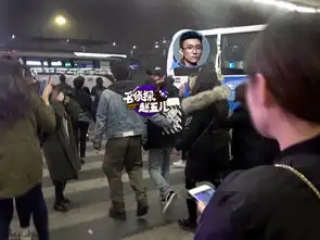 组图张一山遭围堵显淡定情人节收粉丝巧克力
