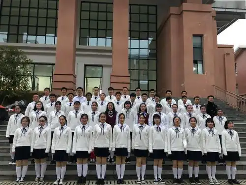 别人家的班长把全班同学的名字写成诗
