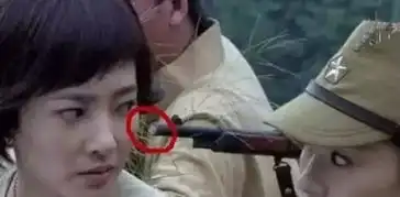 最尬穿帮镜头亮剑的电箱我忍了,图五的剑纸糊的吗

