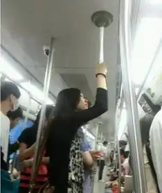 搞笑图片火车坐下铺还是有点福利的哈

