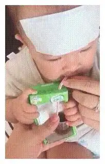搞笑图片杆子我一人承受不来的重量
