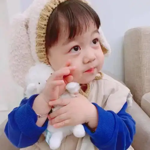头像希望有人喝了酒眼睛闪闪给你讲浪漫和爱
