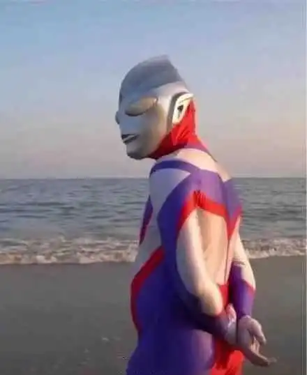 搞笑图片当你游戏开局之后,你的对手和你的队友
