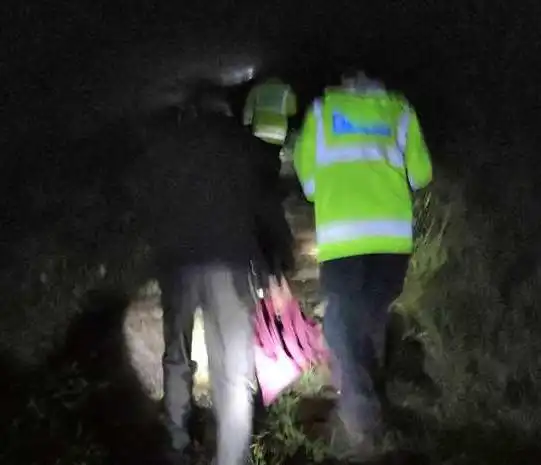 公司没收手机团建越野,一场暴雨18人被困深山,其中6人完全失联...视频
