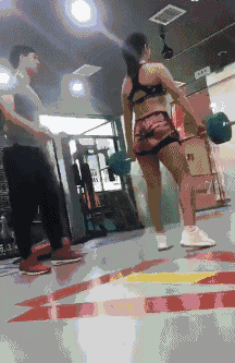 搞笑图片奥尼尔打麻将,和不和牌无所谓,关键是要气势得到位
