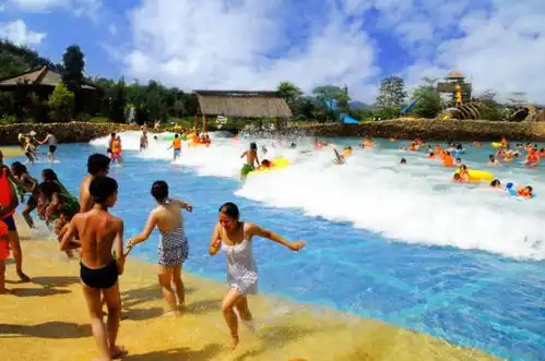 满足全家去度假美食温泉超大水乐园齐备,广东六大全功能度假村
