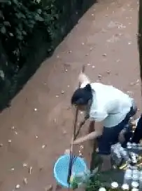 搞笑gif趣图来不及了,婚纱有点紧,得马上减减肥

