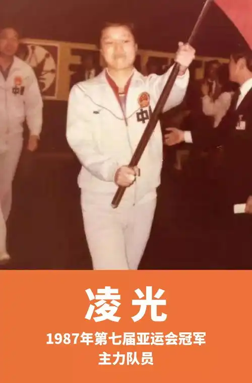 校园分享篮球馆换新衣服啦
