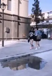gif爆笑趣图网上卖家秀与买家秀的区别哈哈,一个是王者一个是塑料啊
