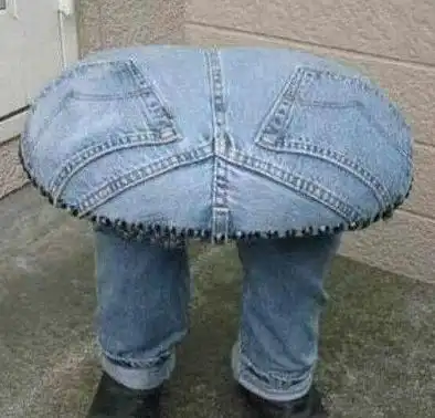 搞笑gif图片笑话段子妹子,下雪天穿这么点衣服冷不冷啊
