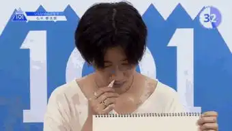 日本101群魔乱舞,现场吃西瓜还挖鼻屎,是隆鼻后遗症
