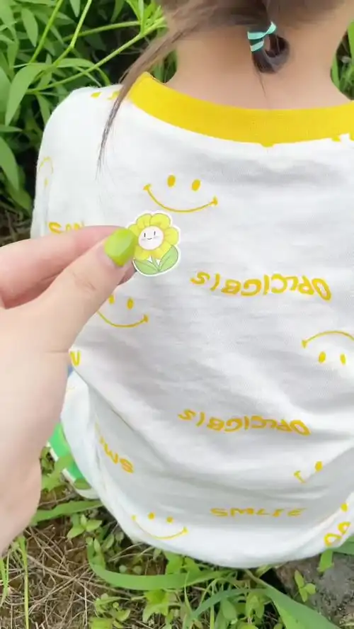 夏天出门蚊子多,记得要给宝宝准备防叮贴,这个方便携带,柠檬清香不刺鼻,大人小孩都可以放心用,卡通图案宝宝很喜欢母婴好物
