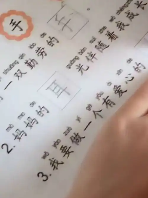 搞笑gif段子兄弟你这腰力不行啊,看把妹子尴尬的
