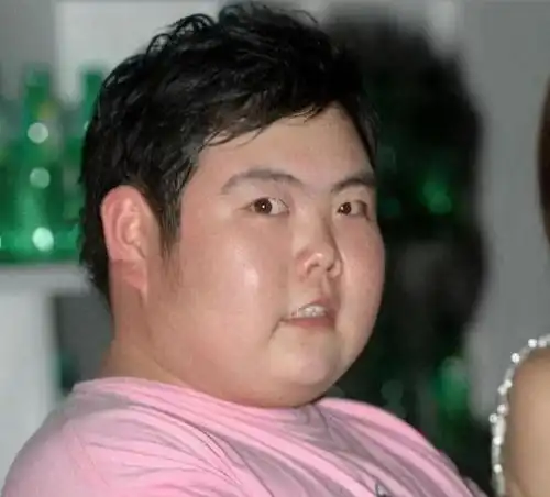 因一张照片爆红的网红小胖和经纪人结婚后大变样
