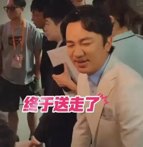 全红婵和王祖蓝告别时,太搞笑了
